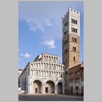 Lucca, La cattedrale di San Martino (Duomo di Lucca) e il suo campanile, photo  Myrabella, Wikipedia.jpg